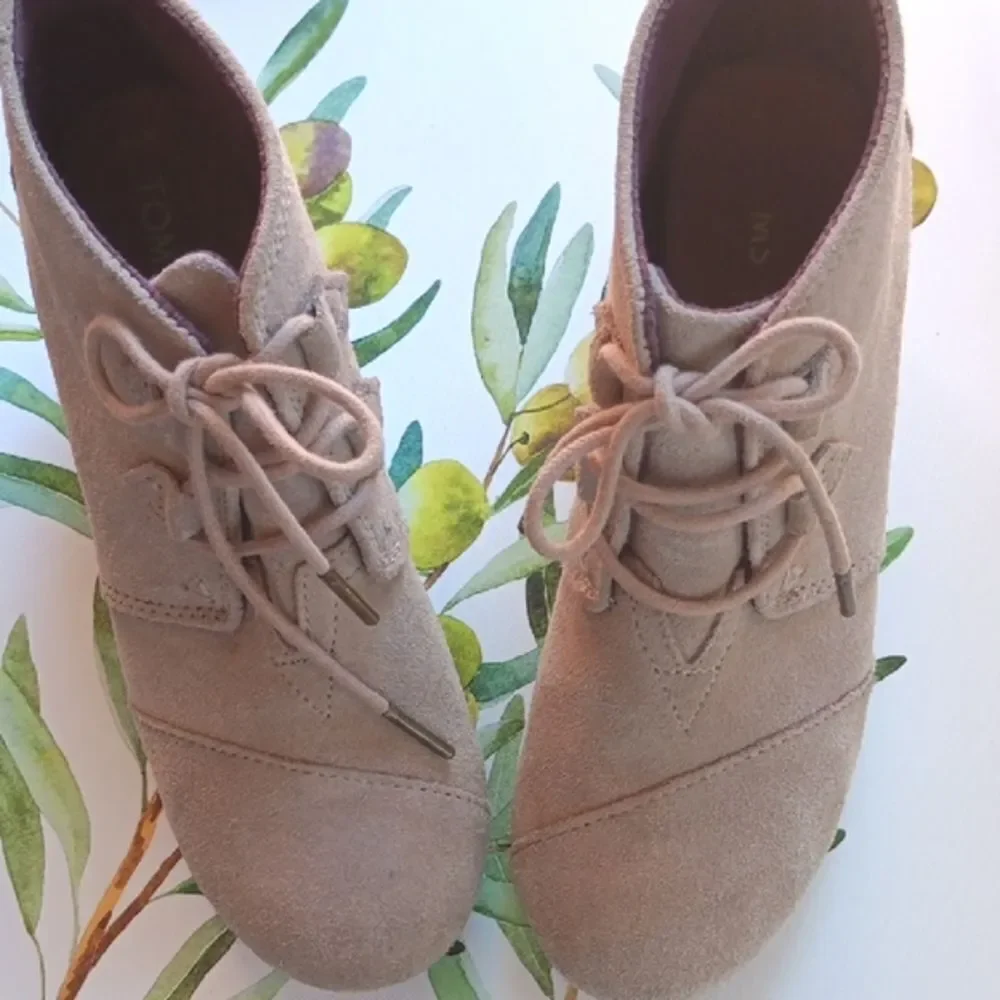 Toms Tan Suede Lace-Up Wedges Classic. Versatile.